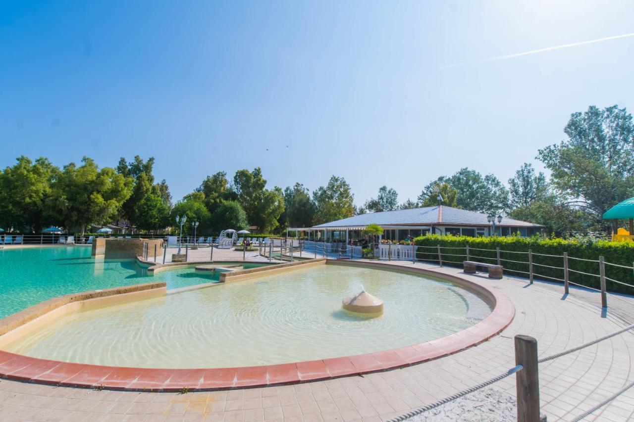 Camping Le Palme مارينا دي بيبونا المظهر الخارجي الصورة