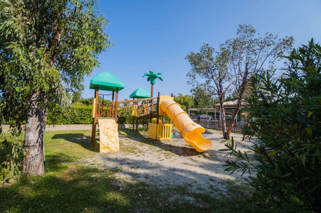 Camping Le Palme مارينا دي بيبونا المظهر الخارجي الصورة